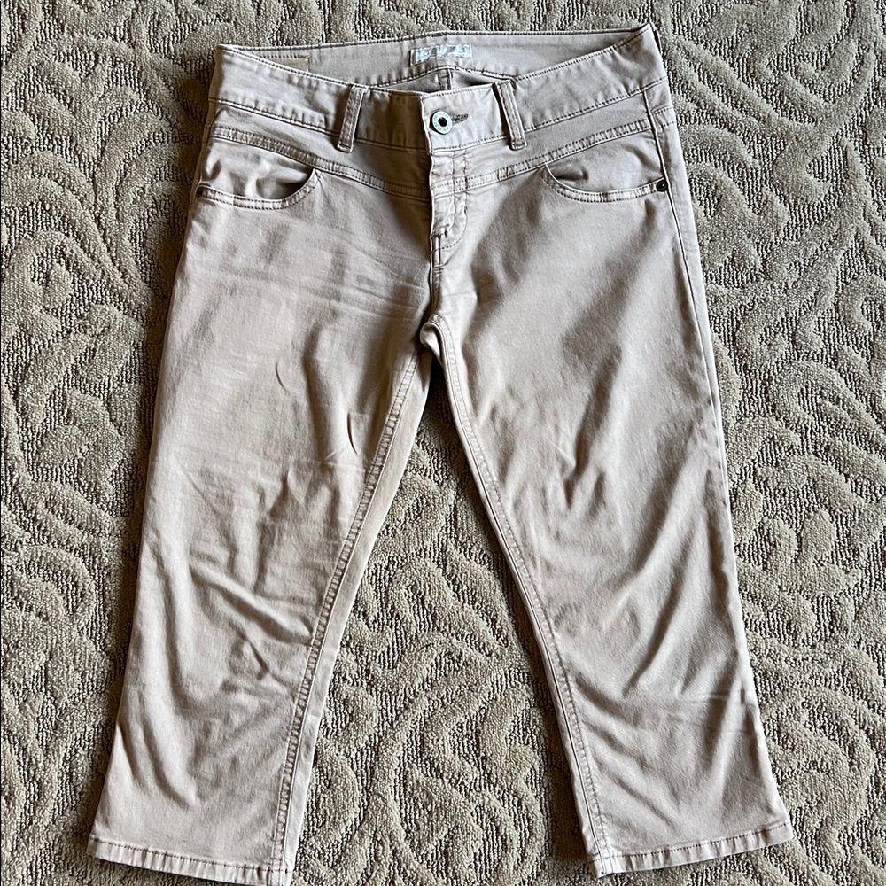 Guess Women's Low Rise Capris in Light Tan